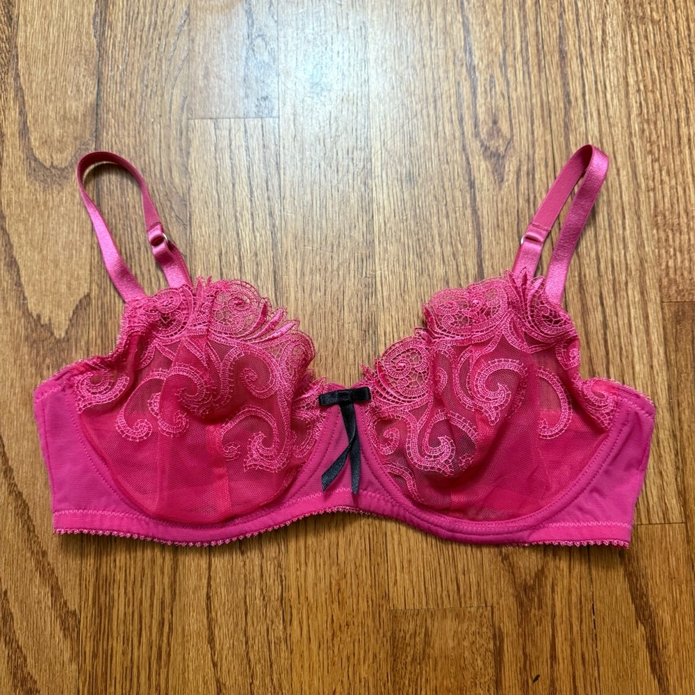 Elle Macpherson lace underwire bra size 34DD
